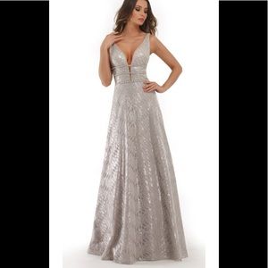 Morrel Maxie silver gown size 8